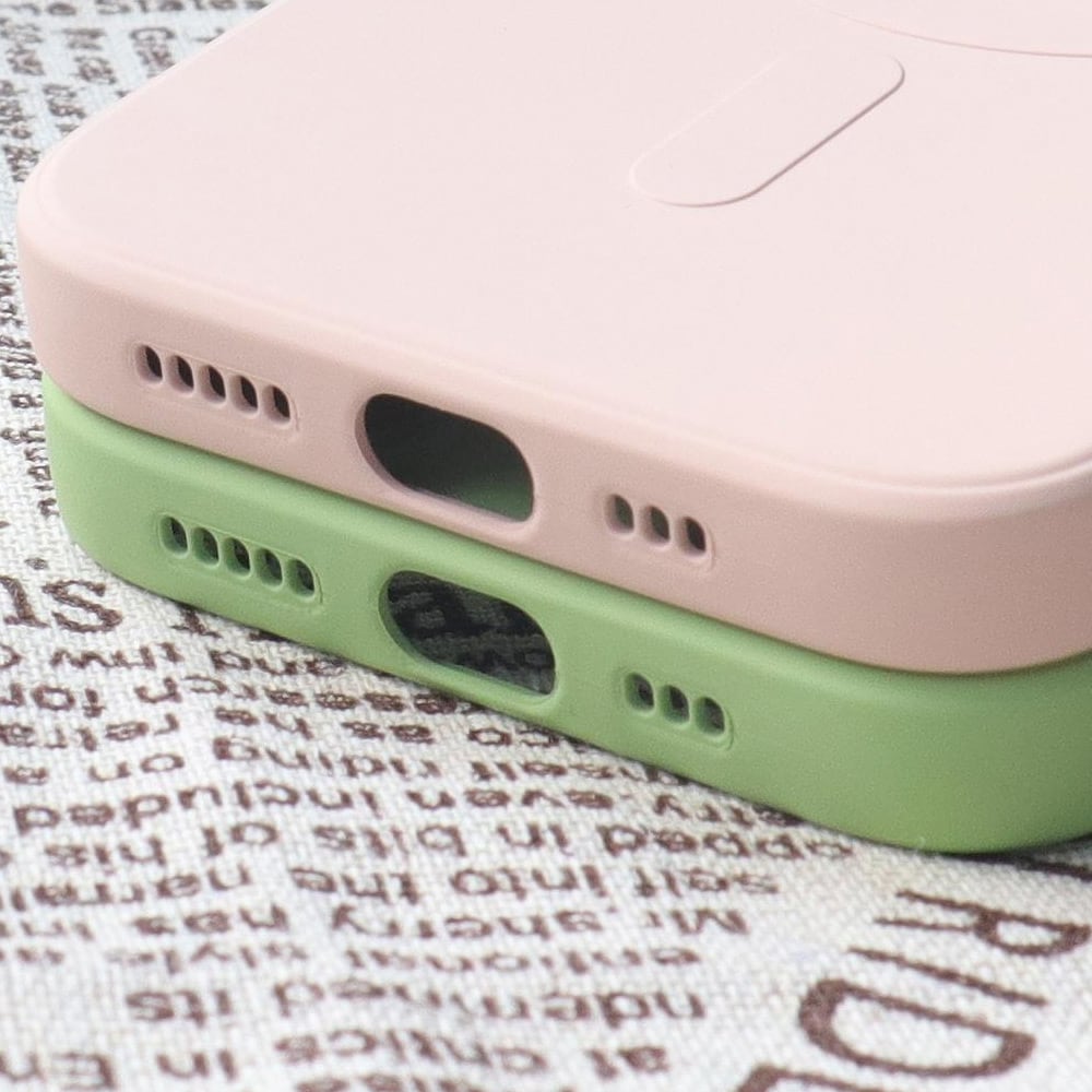 Silikonikotelo Magsafella iPhone 15 Plus -puhelimelle - Cream