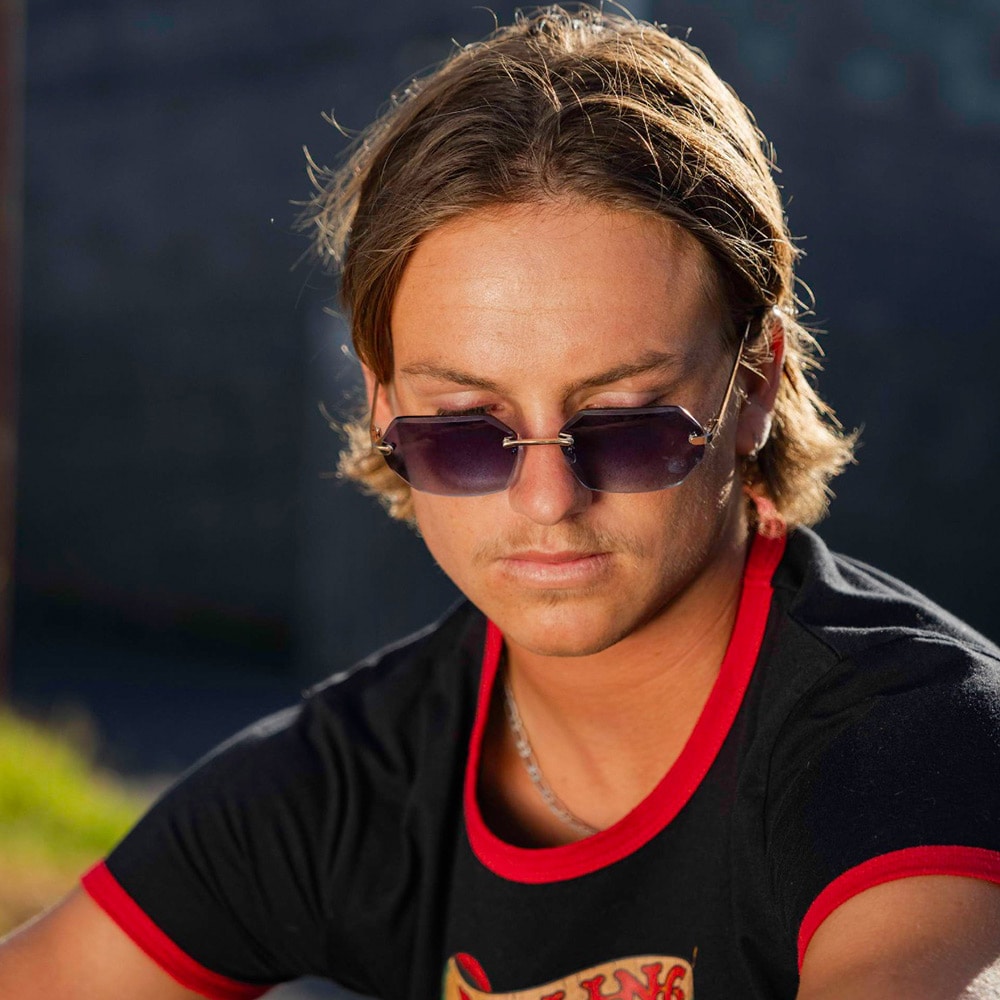 Unisex aurinkolasit – kultaiset kehykset, siniset linssit, 100 % UV-suoja, metallirunko