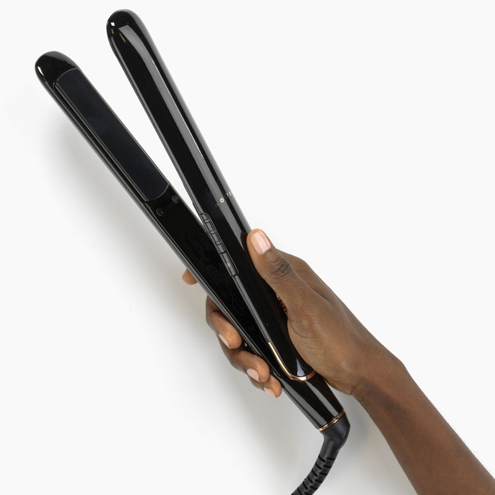 Babyliss Smooth Finish 230 -suoristusrauta, jossa on titaanipinnoitetut keraamiset levyt