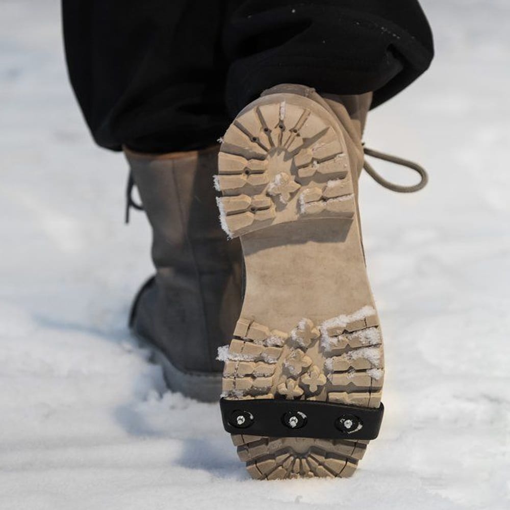 Atom Broddar Snow Grip -liukastumissuoja S-M, kolmella teräspiikillä