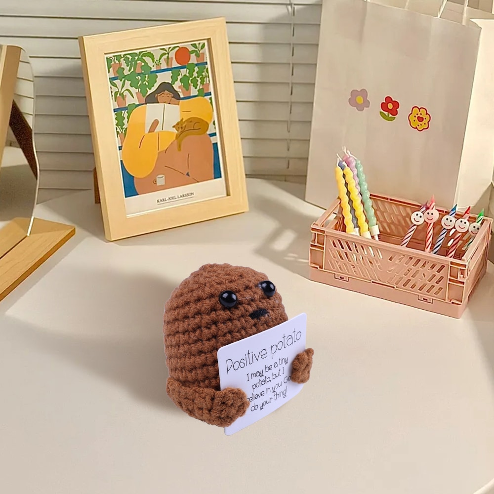 Positive Potato – neulottu perunahahmo motivoivalla viestillä