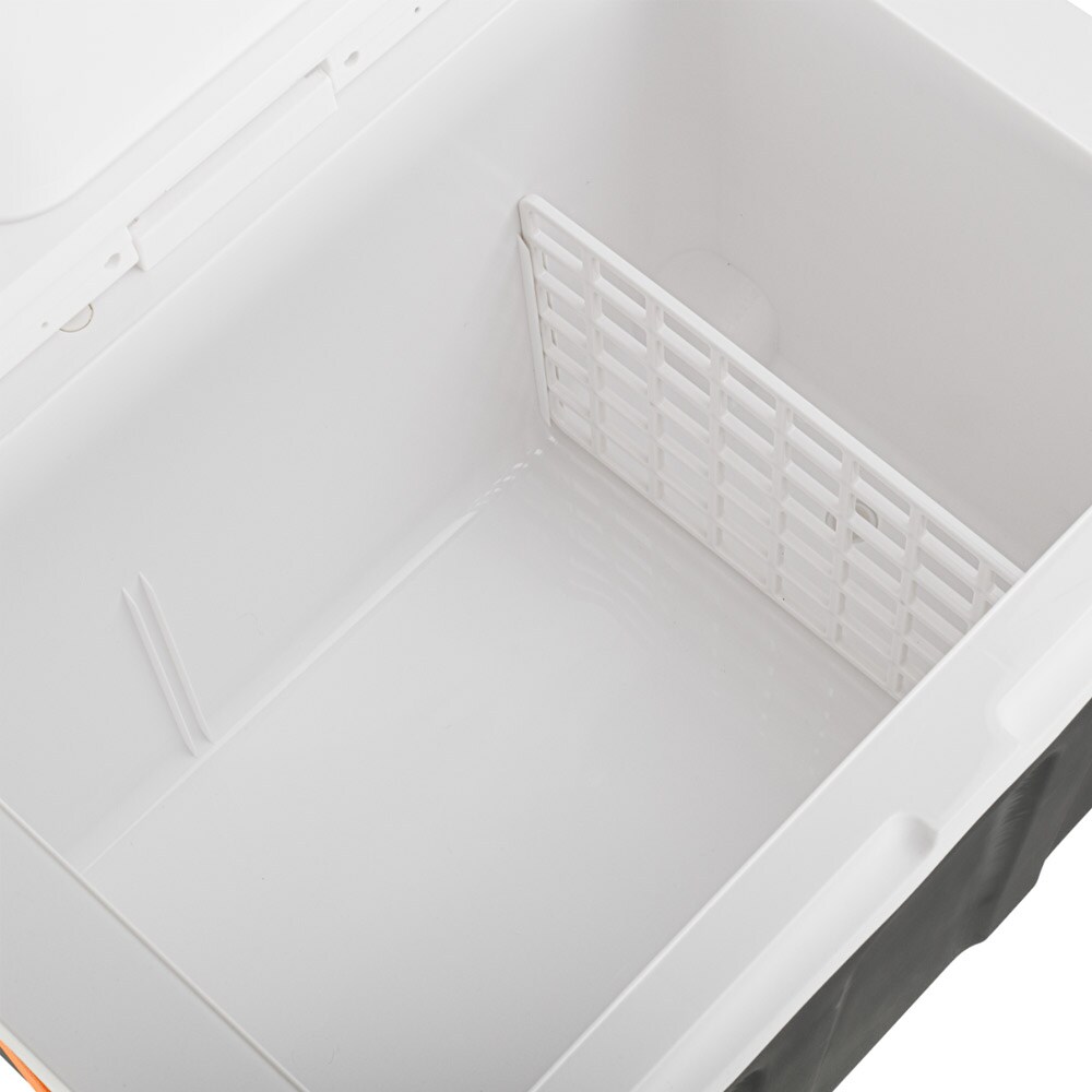 Sähköinen jäähdytin 40L, jossa on sekä 230V että 12V liitäntä