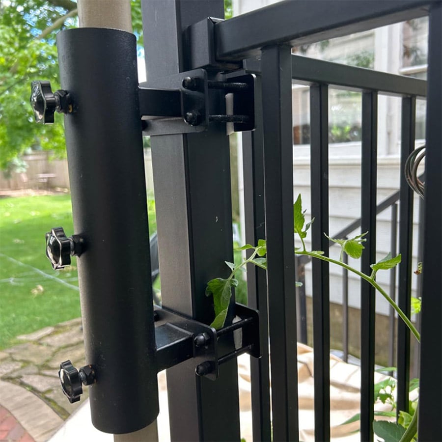 Raskas aurinkovarjon kiinnike / aurinkovarjon pidike parvekekaiteelle ja puutarha-aidalle