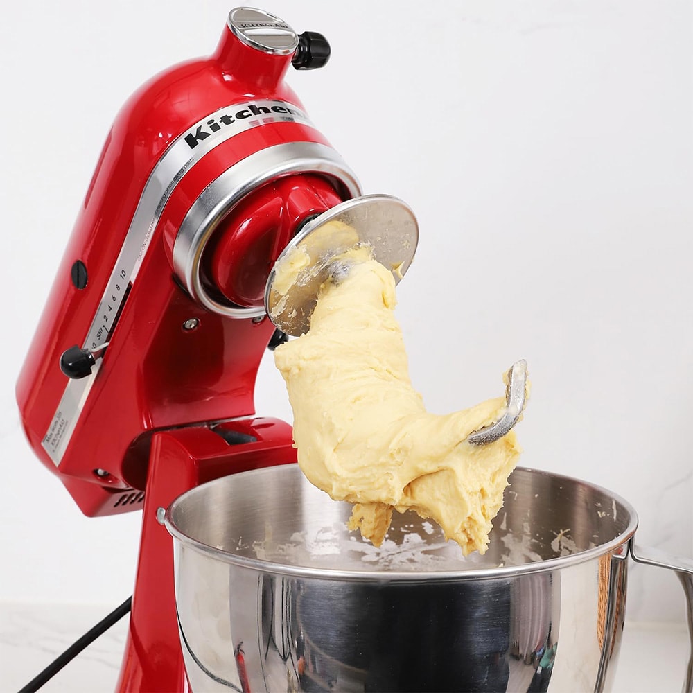 Ruostumattomasta teräksestä valmistettu taikinakoukku KitchenAid Keittiökone, jossa on taittuva vetopää