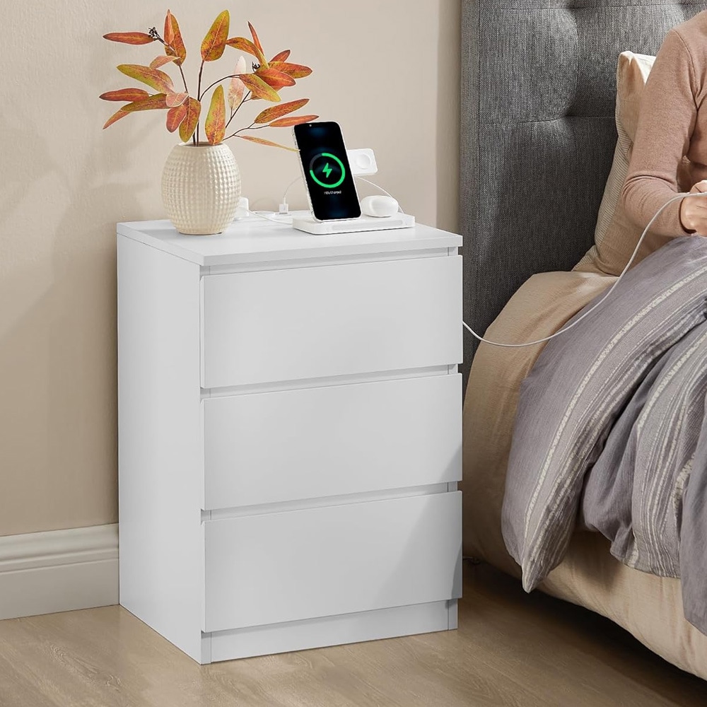 Yöpöytä, jossa on 3 laatikkoa ja virta- sekä USB-pistorasiat – Valkoinen