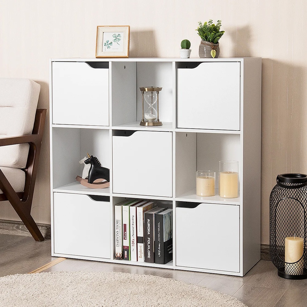 Kuutiohylly, jossa on 9 lokeroa ja magneettiset ovet – valkoinen