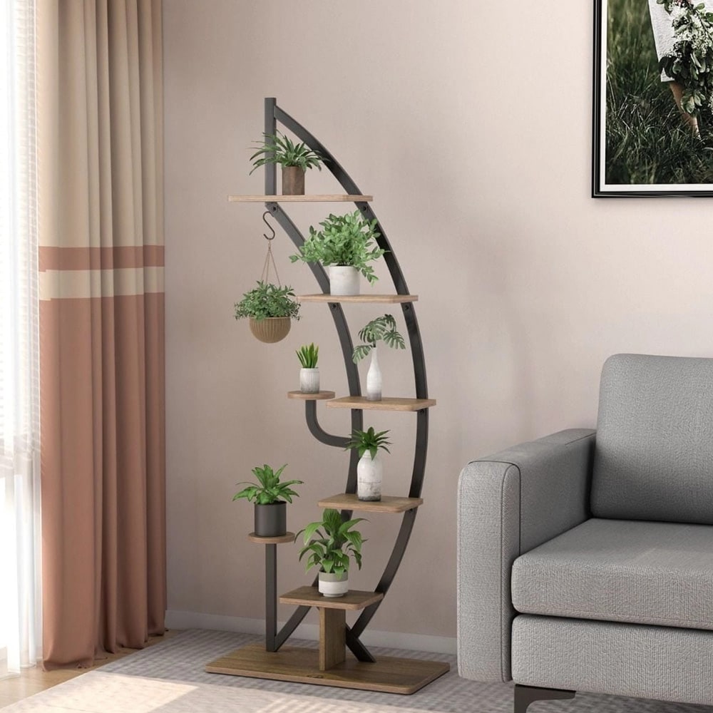 Puolikuun muotoinen kasviteline, jossa on 8 hyllyä