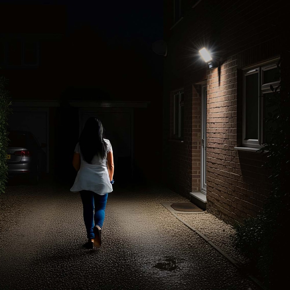 Nedis SmartLife -ulkovalo liiketunnistimella