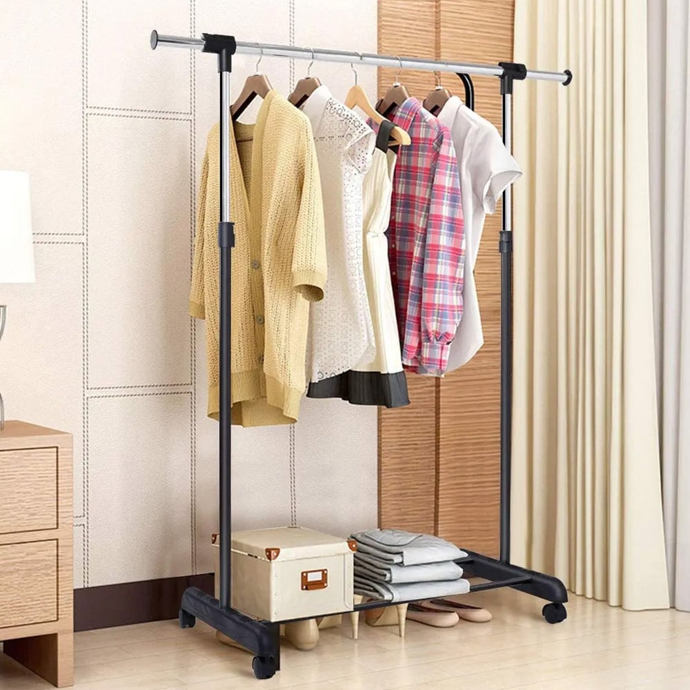 Säädettävä vaateteline pyörillä ja hyllyllä