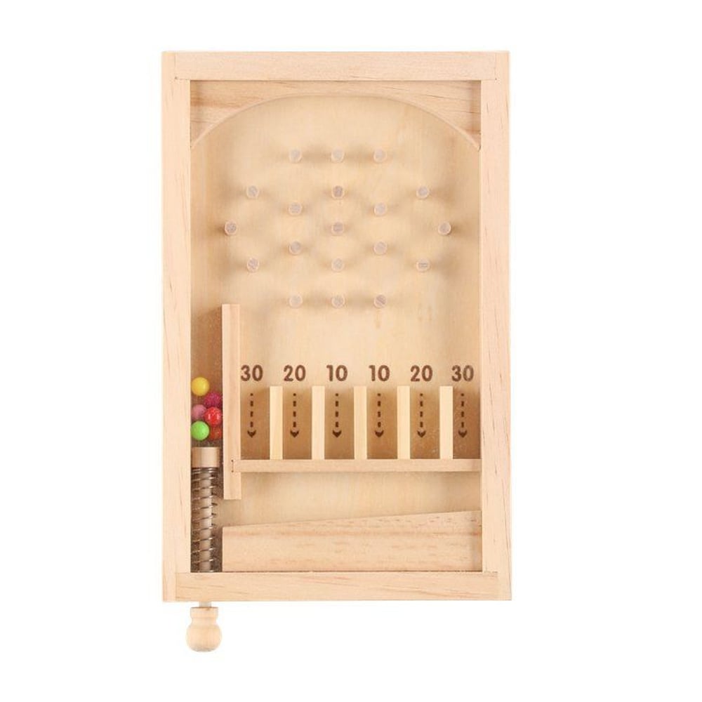 Puinen pallopeli, jossa on mekaaninen pelimekanismi