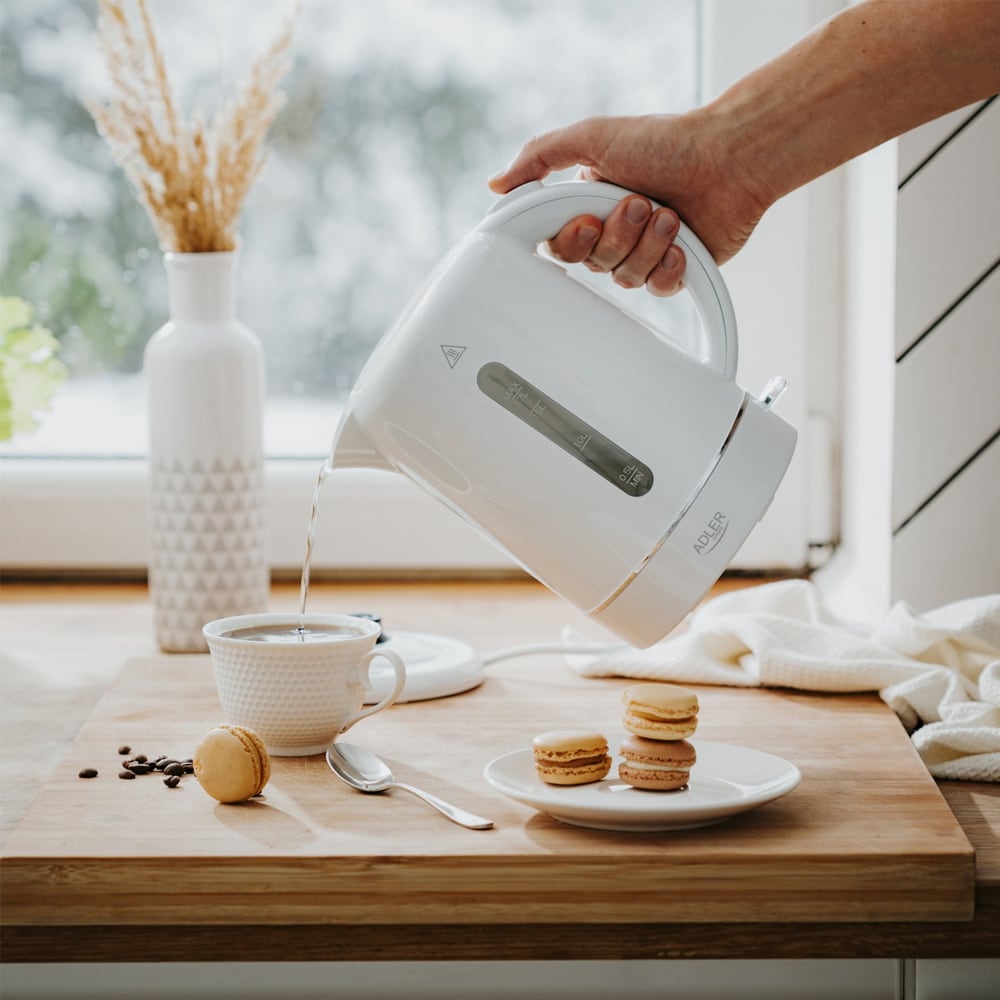 1,7 litran vedenkeitin kalkkisuodattimella ja automaattisella sammutuksella - Valkoinen