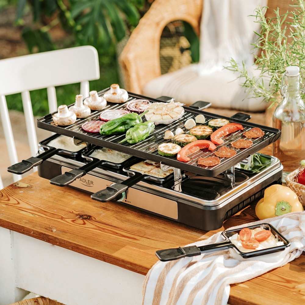Raclette - Sähköinen pöytägrilli, jossa on kaksinkertainen grillilevy ja 8 raclettepannua