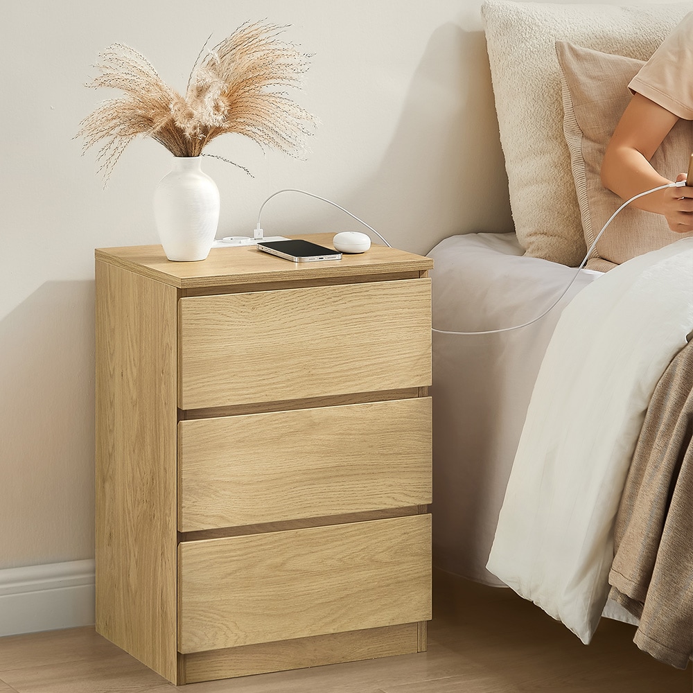 Yöpöytä, jossa on 3 laatikkoa ja sisäänrakennettu pistorasia + USB-liitäntä