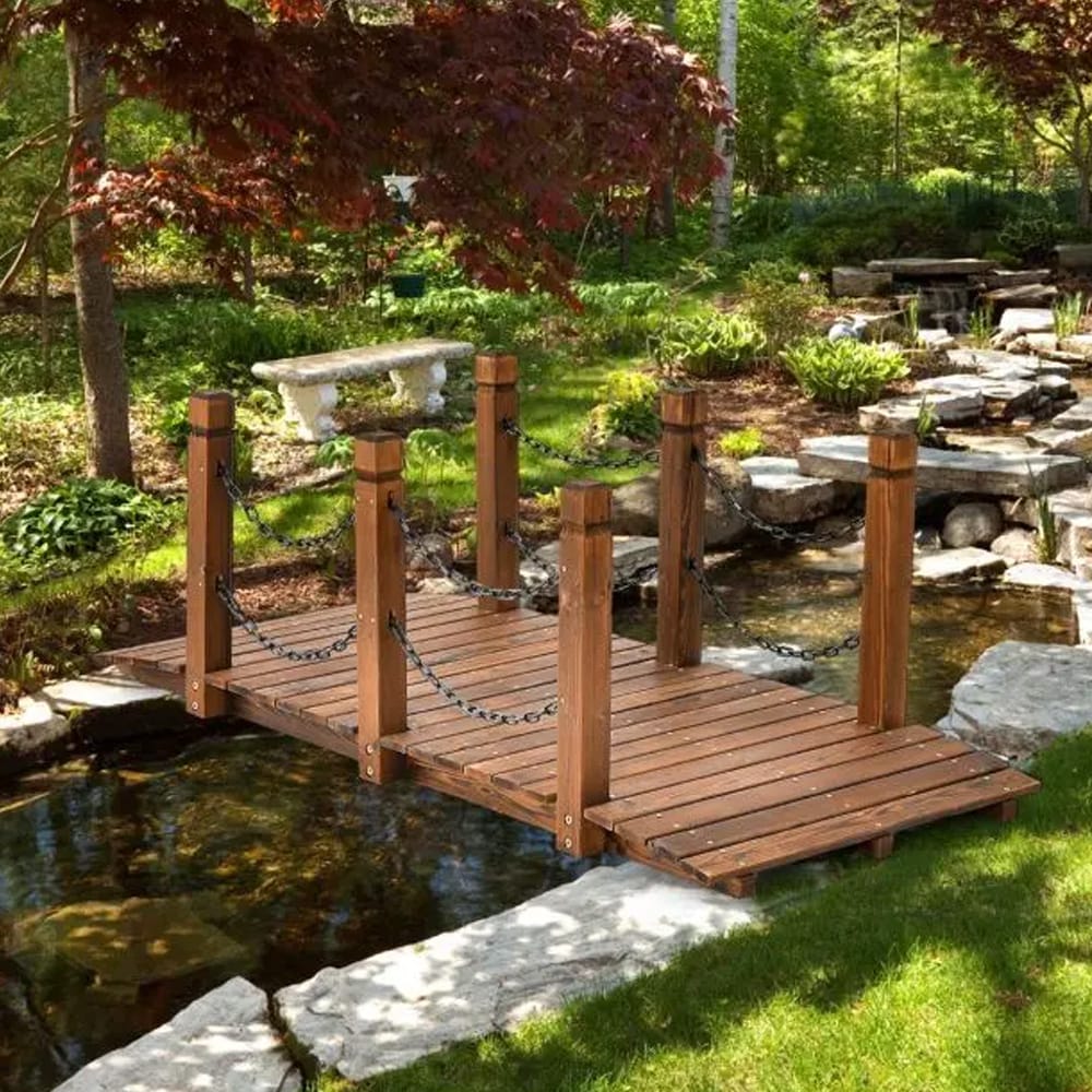 Puinen puutarha silta