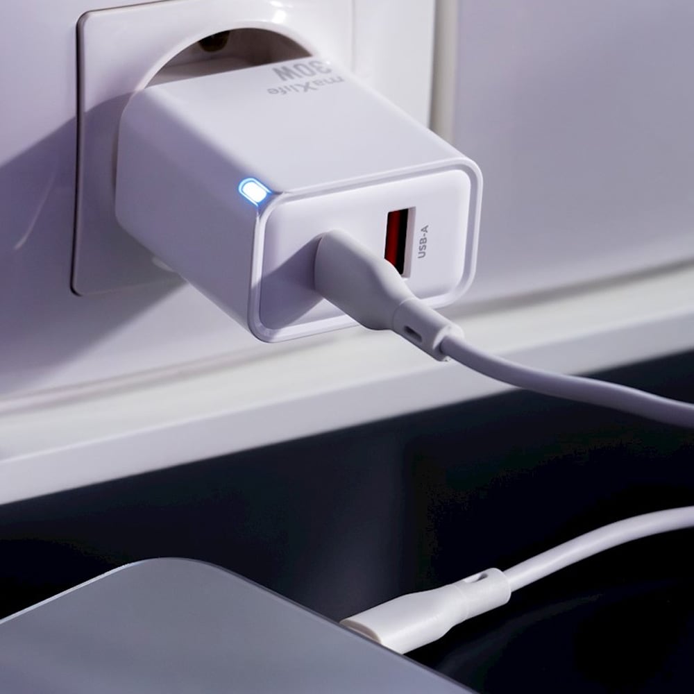 Maxlife GaN-laturi PD QC:llä 1xUSB-C 1xUSB 30W - Valkoinen