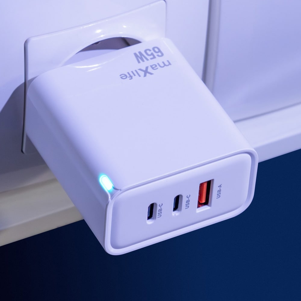 Maxlife GaN-laturi PD QC:llä 2xUSB-C 1xUSB 65W - Valkoinen