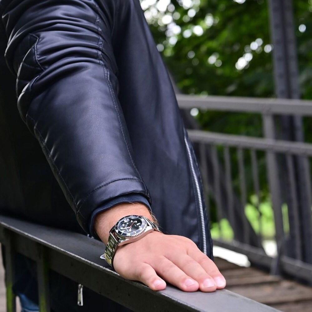 Alain Miller miesten rannekello 39 mm – musta kellotaulu ja teräsranneke, hopea/musta