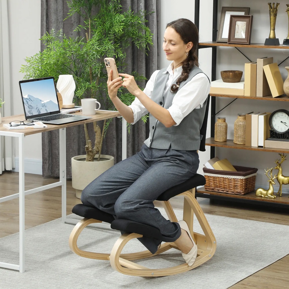 Ergonominen polvituoli selkänojalla ja keinutoiminnolla - toimistotuoli / tasapainotuoli mustana