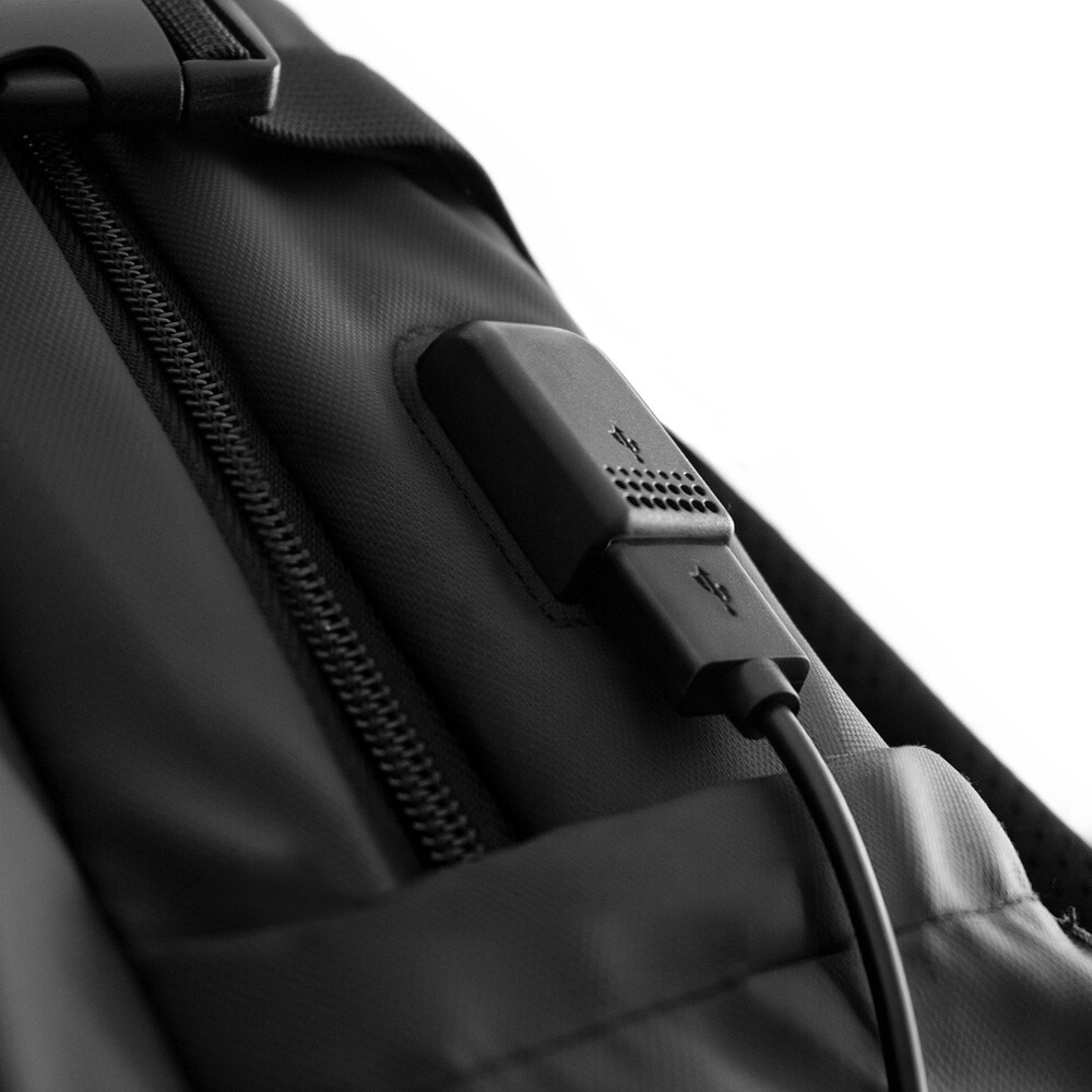 Wozinsky WPW-20L - reppu kannettavan tietokoneen lokerolla, 20 l, USB-portti, musta