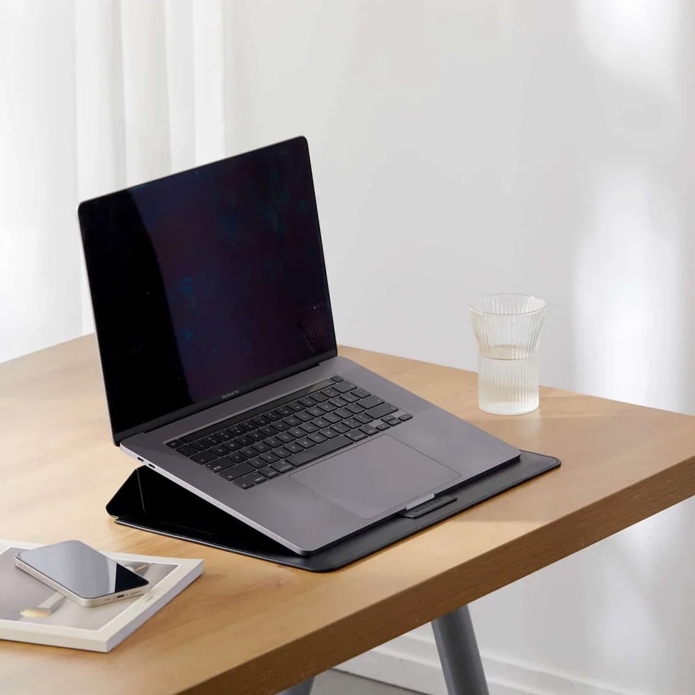 HyperShield Stand & Go Sleeve MacBookille Air/Pro 15-16" / Kannettavan tietokoneen kotelo jalustalla varustettuna