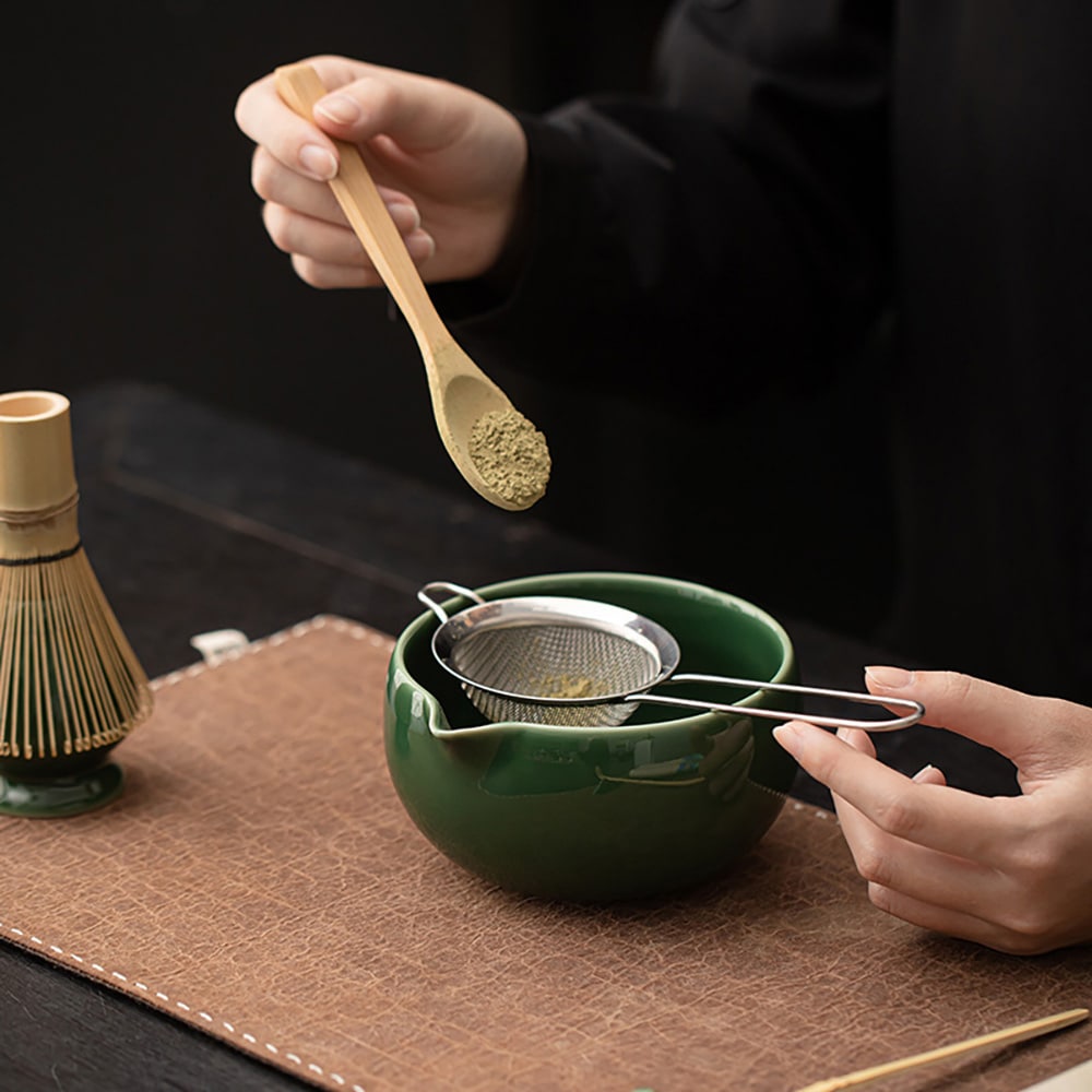 Matcha-teesetti / matcha-setti / matcha-setti, jossa on vispilä ja kulho / matcha-teesetti