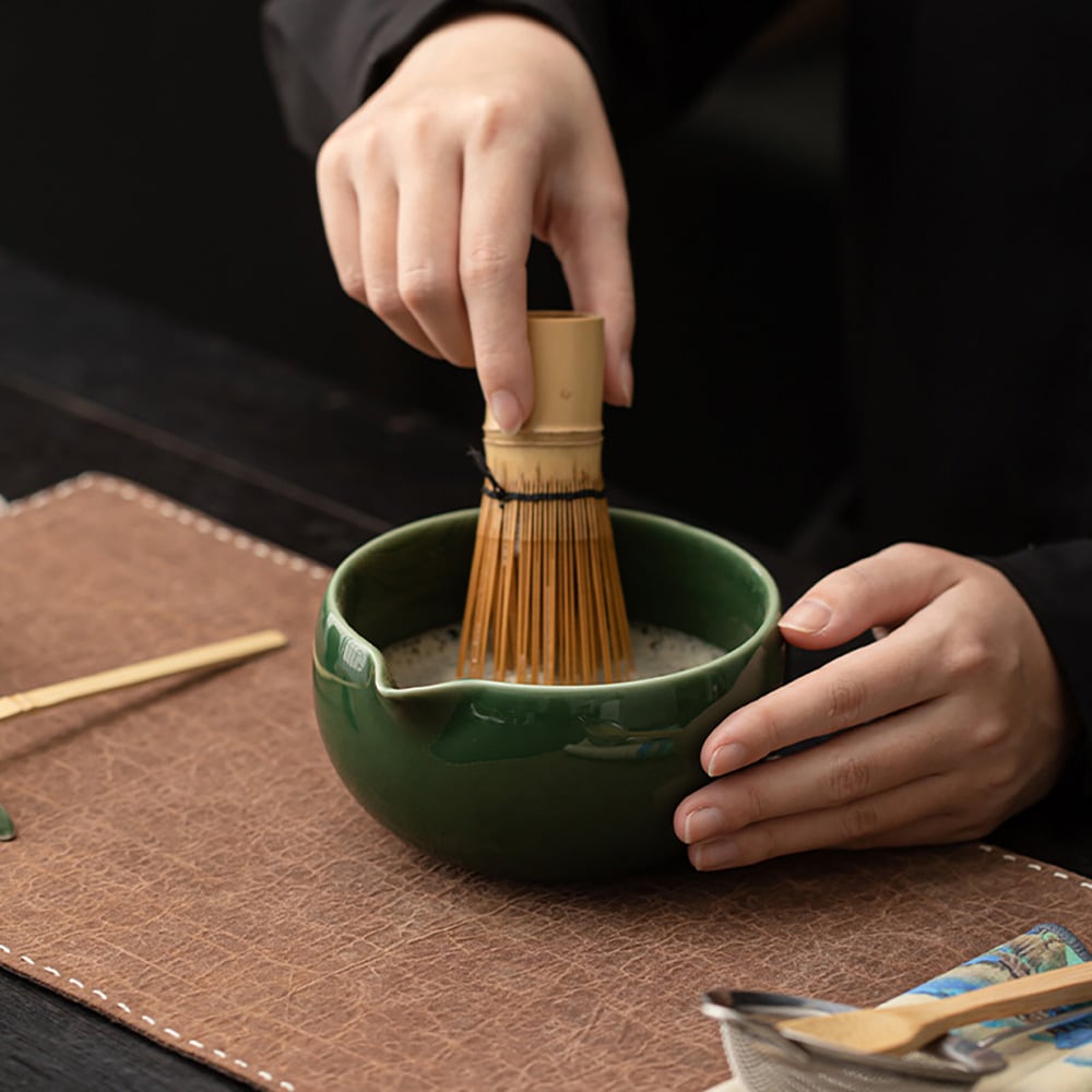 Matcha-teesetti / matcha-setti / matcha-setti, jossa on vispilä ja kulho / matcha-teesetti