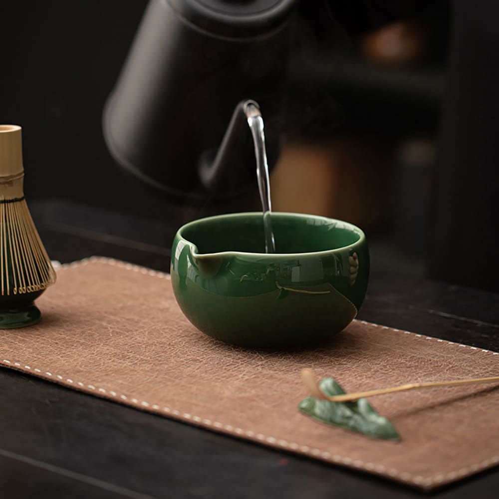 Matcha-teesetti / matcha-setti / matcha-setti, jossa on vispilä ja kulho / matcha-teesetti