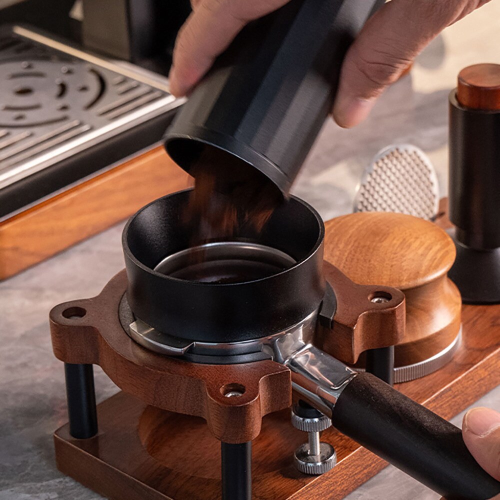 Magneettinen annostelurengas 58 mm – alumiininen annostelukaulus espressoon ja portafilteriin