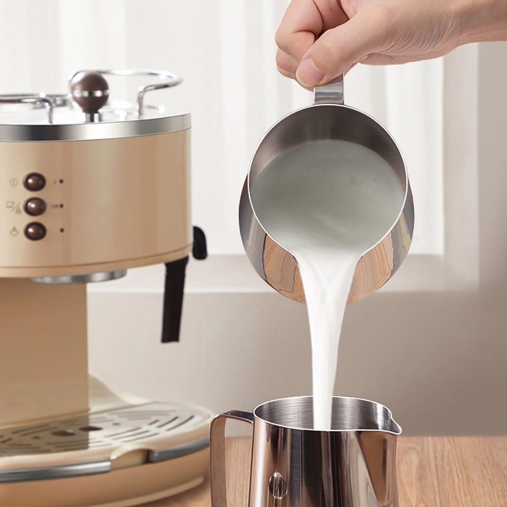 Maitokannu ruostumattomasta teräksestä 350 ml / maidonvaahdotuskannu / baristakannu terävällä kaatonokalla