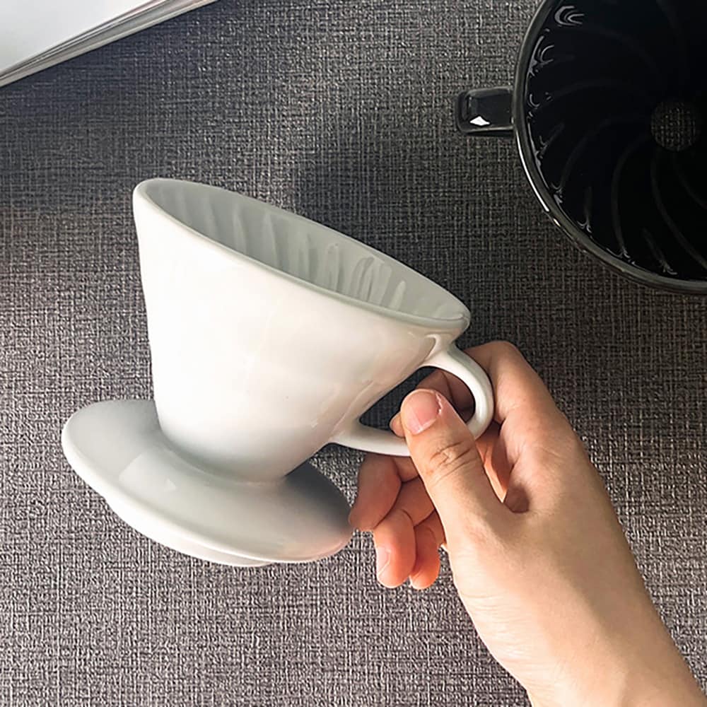 V60-kahvisuodatin keramiikkaa / valkoinen pour over -suodatinteline / kahvisuppilo 1–2 kupille