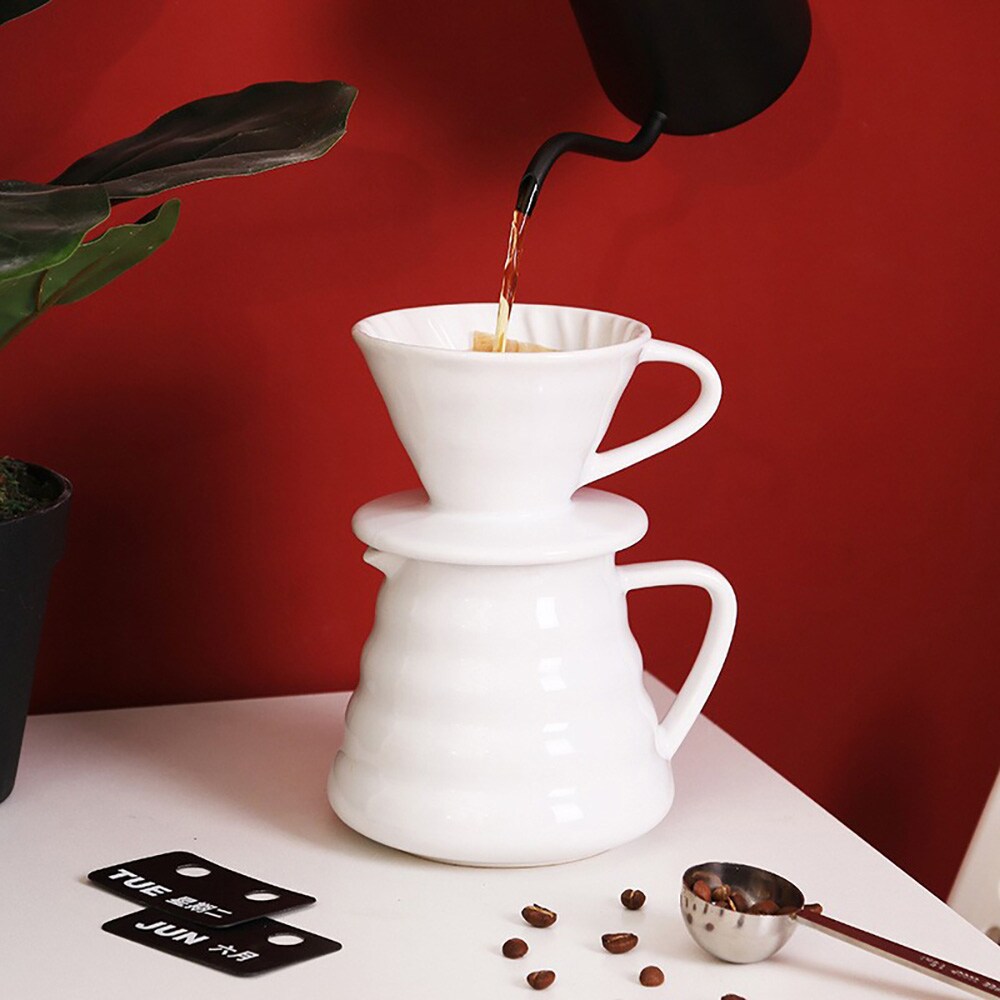 Pour over -kahvisetti keramiikkaa / valkoinen suodatinsuppilo ja kannu / käsinvalmistussarja 1–2 kupille