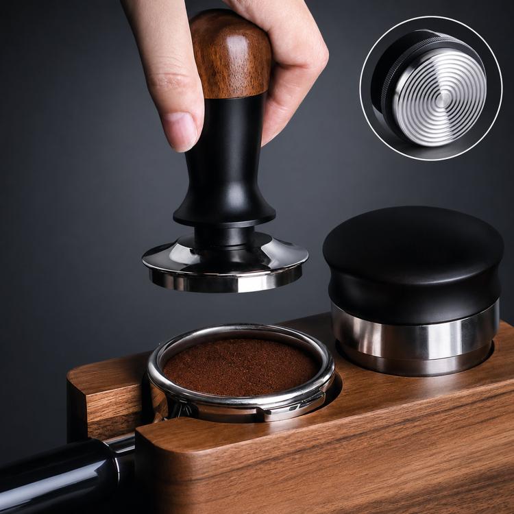 51 mm:n kahvitampperi, jossa on tasainen paine ja pähkinäpuinen kahva, kierteitetty pohja / Espressotampperi