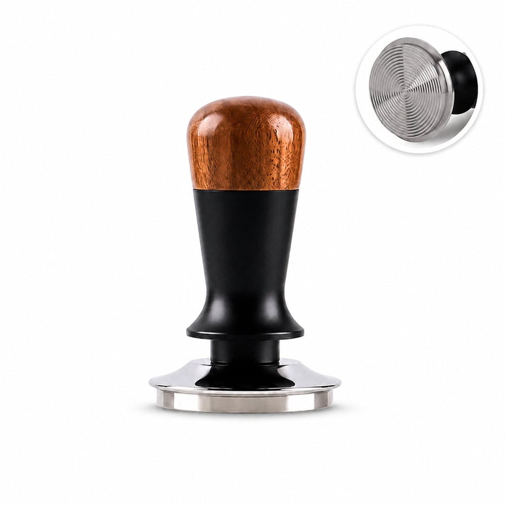58 mm:n kahvitamperi, jossa on tasainen paine ja pähkinäpuukahva, kierteitetty pohja / Espressotamperi
