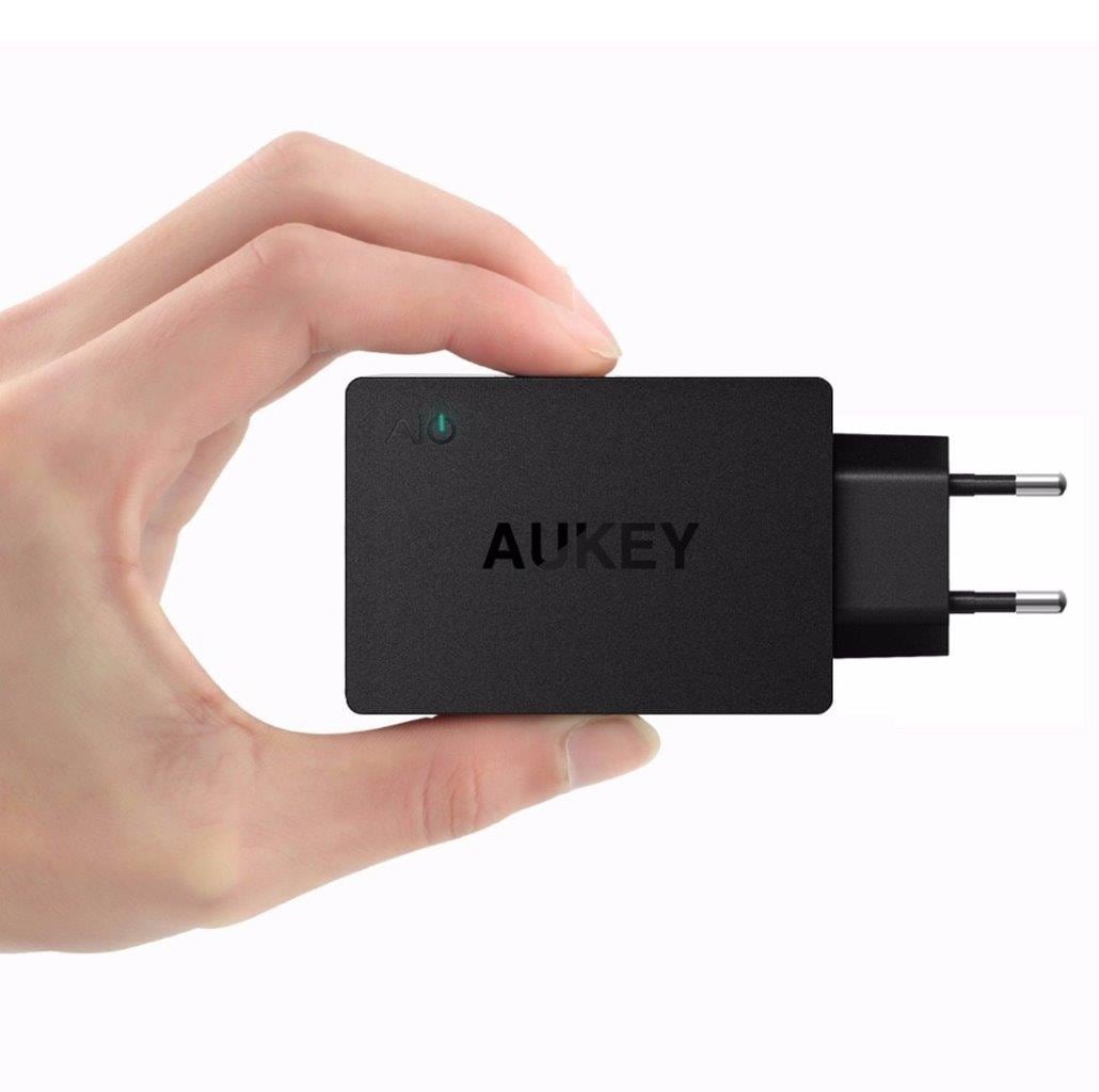 Aukey PA-T14 seinälaturi Quick Charge 3.0, 3xUSB