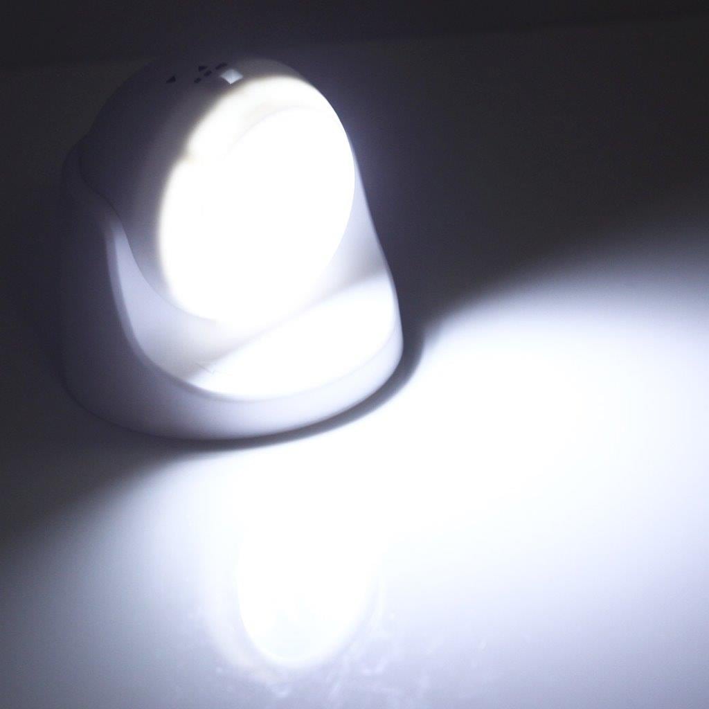 Paristokäyttöinen LED-valaisin 360 asteen liiketunnistimella