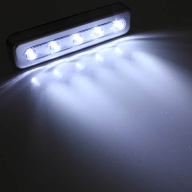 Valkoinen 5 LEDin spotlight jossa touch