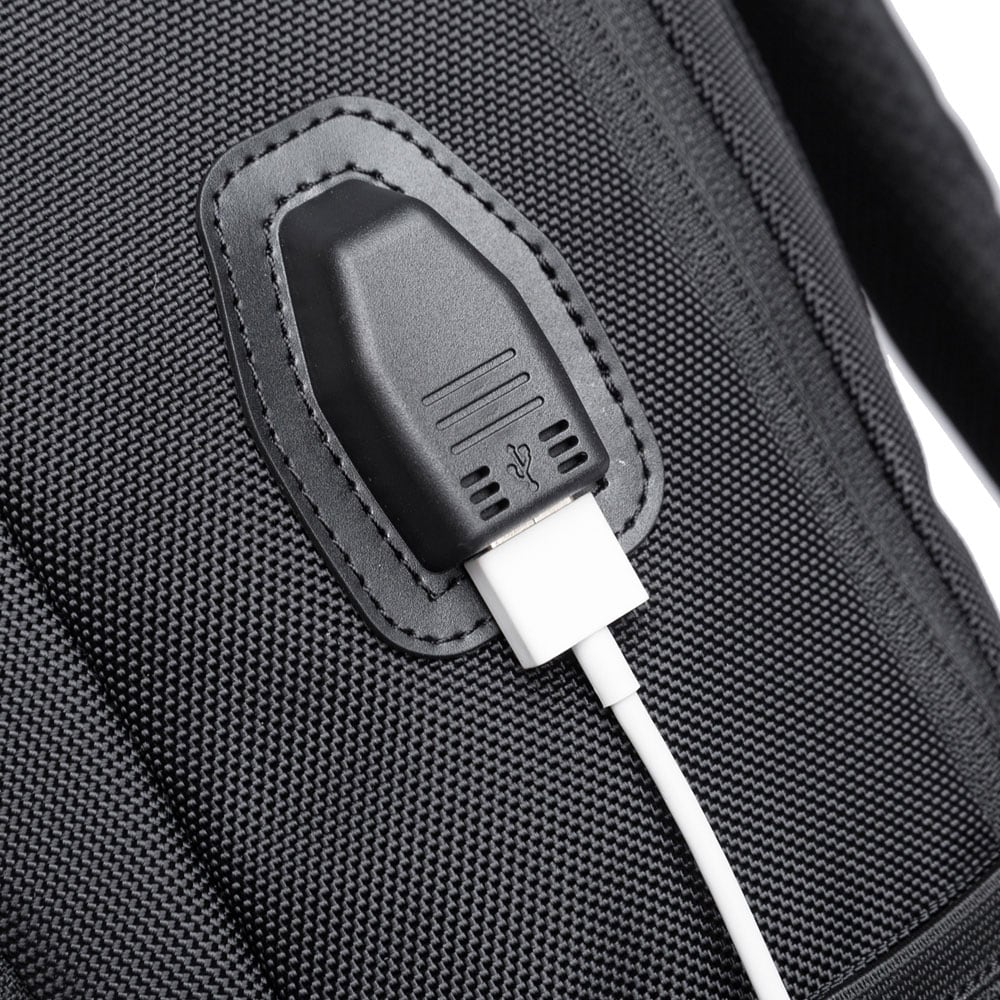 Reppu, jossa on USB ja äänilähtö - 40x20x50 cm