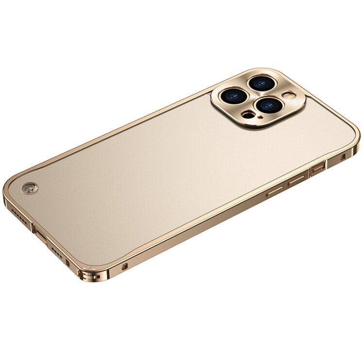 Matkapuhelimen kuori metallireunoilla iPhone 12 Pro Max Kulta