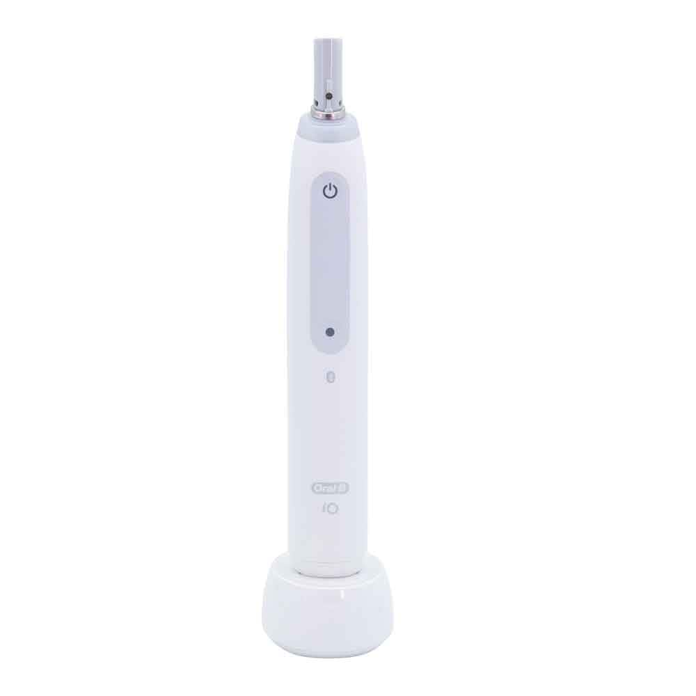 Braun Oral-B iO Series 4 matkalaukulla Melko valkoinen