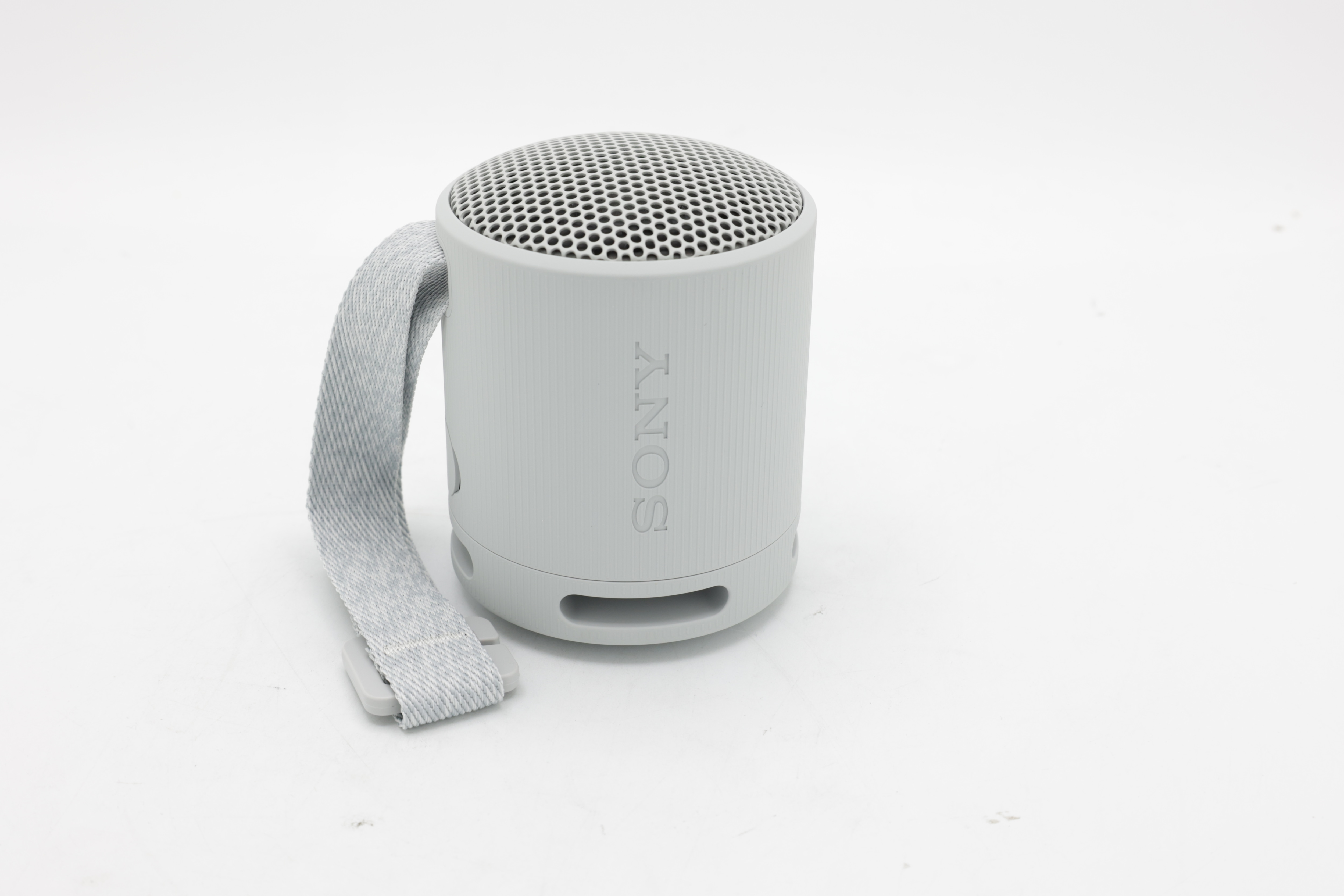 Sony SRS-XB100 Bluetooth-kaiutin, kannettava, vaaleanharmaa