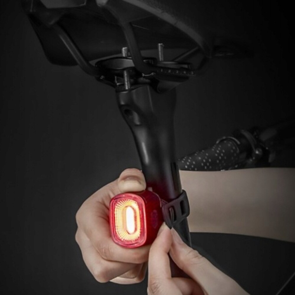 Rockbros Q2S LED-takavalo Smart Stop -järjestelmällä + USB-C - USB-A-kaapeli - musta