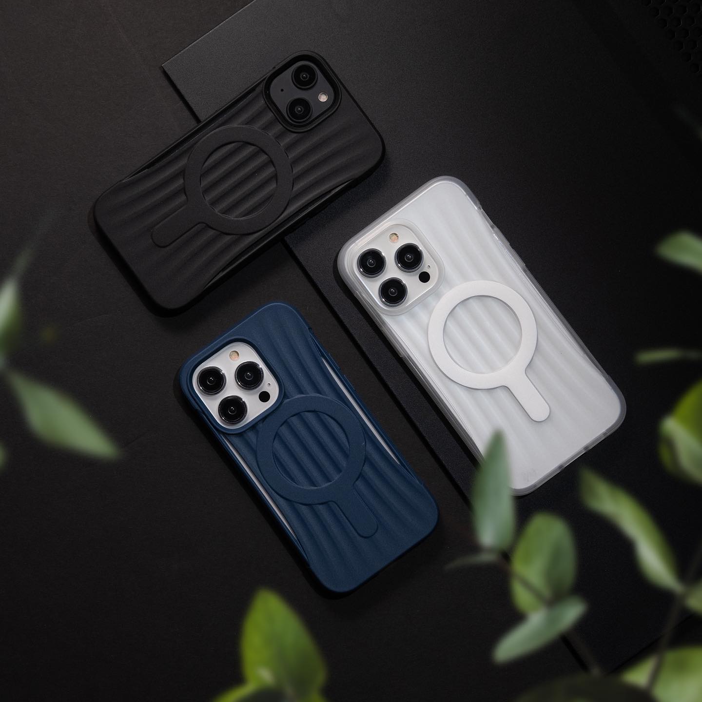 Raptic X-Doria Clutch Case iPhone 14 Pro MagSafe takakuorella musta