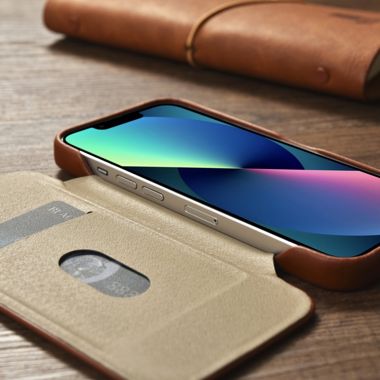 iCarer CE Öljyvaha Premium Nahka Folio Case iPhone 14 Plus magneettisella flipillä MagSafe ruskea