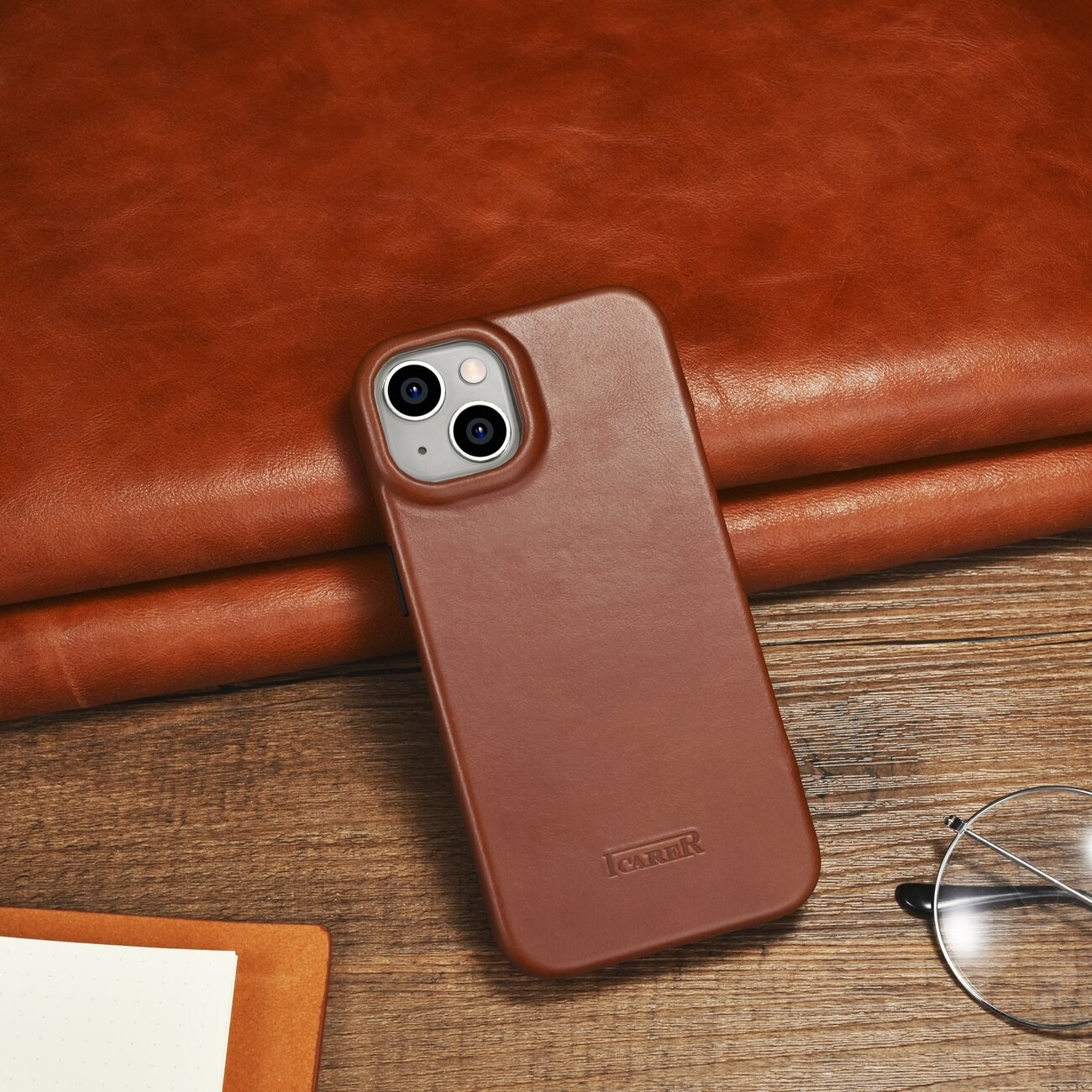 iCarer CE Öljyvaha Premium Nahka Folio Case iPhone 14 Plus magneettisella flipillä MagSafe ruskea