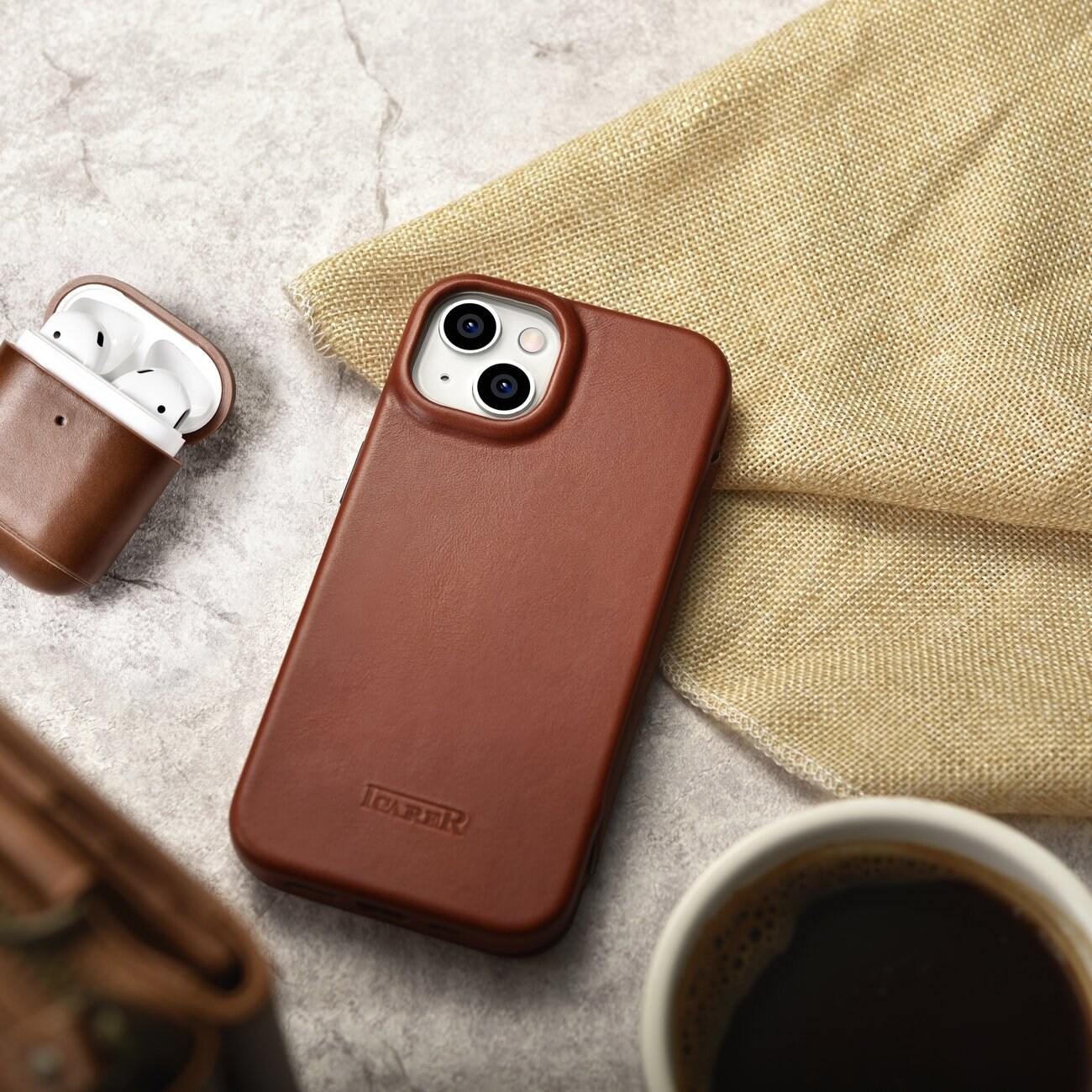 iCarer CE Öljyvaha Premium Nahka Folio Case iPhone 14 Plus magneettisella flipillä MagSafe ruskea