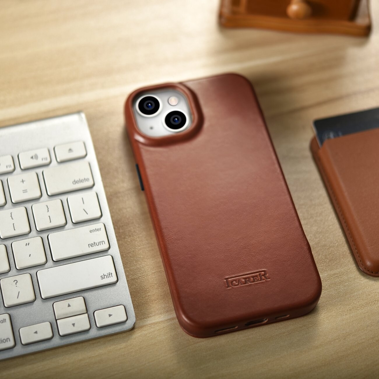 iCarer CE Öljyvaha Premium Nahka Folio Case iPhone 14 Plus magneettisella flipillä MagSafe ruskea