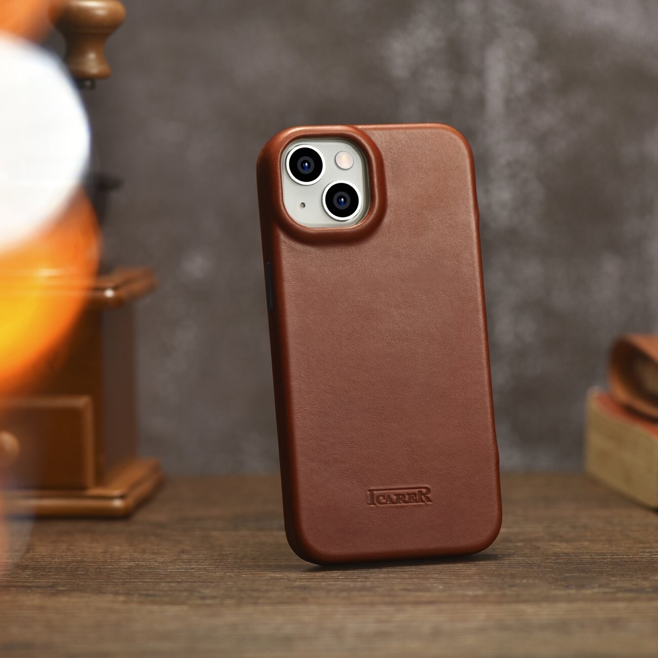 iCarer CE Öljyvaha Premium Nahka Folio Case iPhone 14 Plus magneettisella flipillä MagSafe ruskea