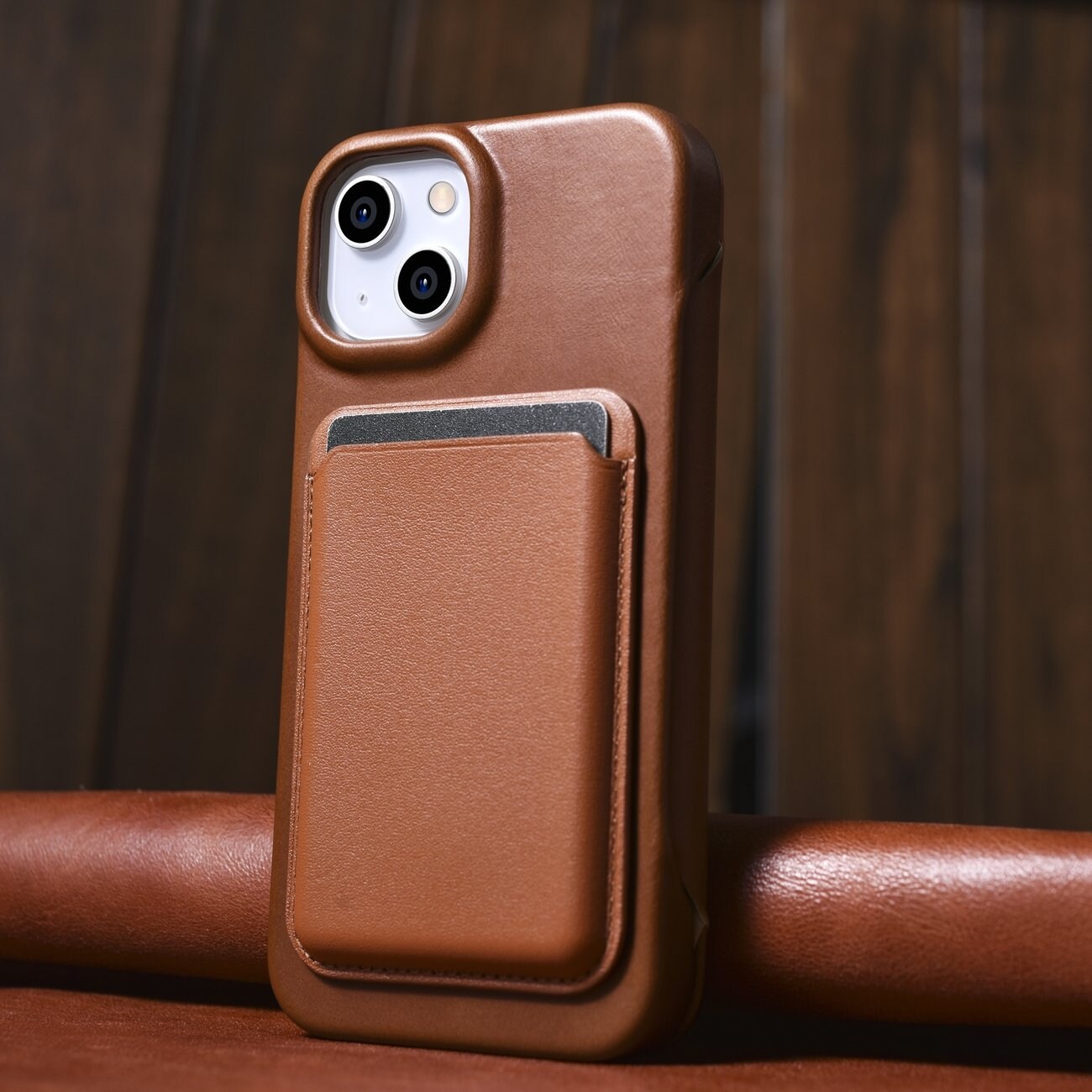 iCarer CE Öljyvaha Premium Nahka Folio Case iPhone 14 Plus magneettisella flipillä MagSafe ruskea