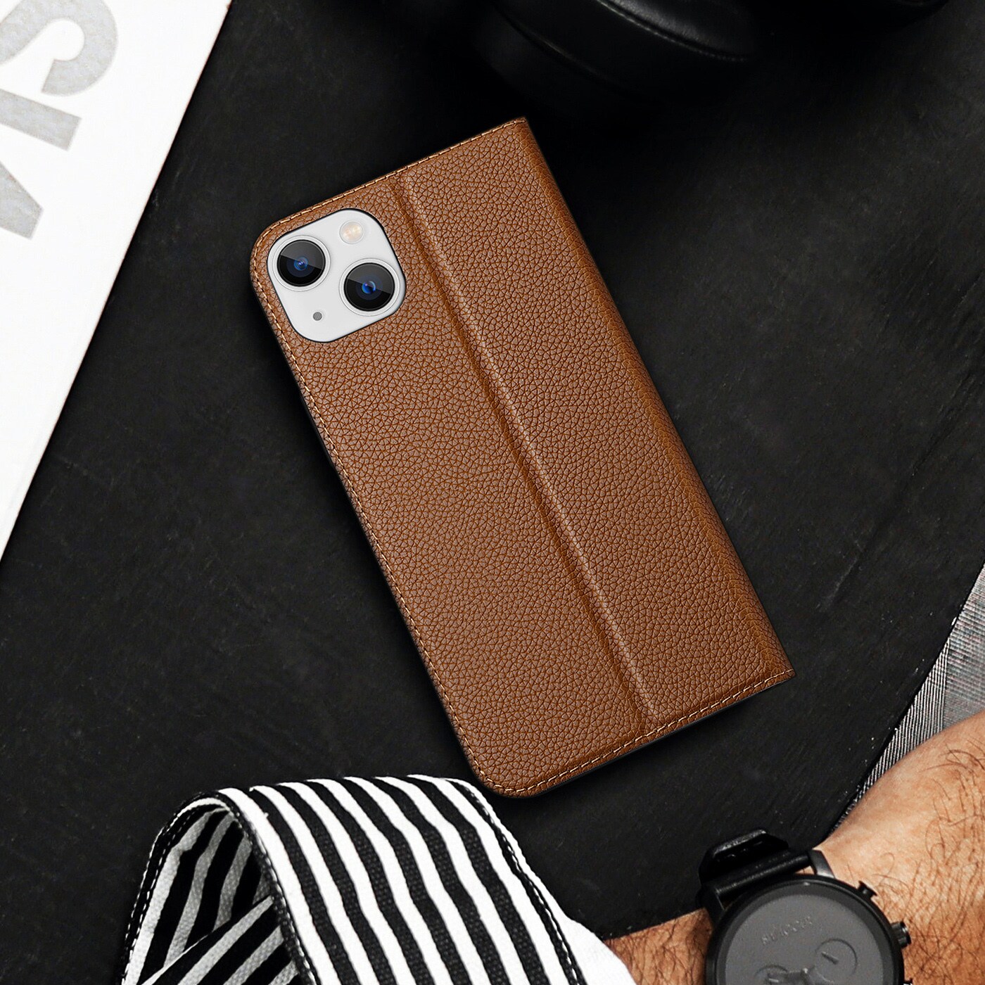 Dux Ducis Skin X2 tapauksessa iPhone 14 Plus tapauksessa magneettinen läppä ruskea