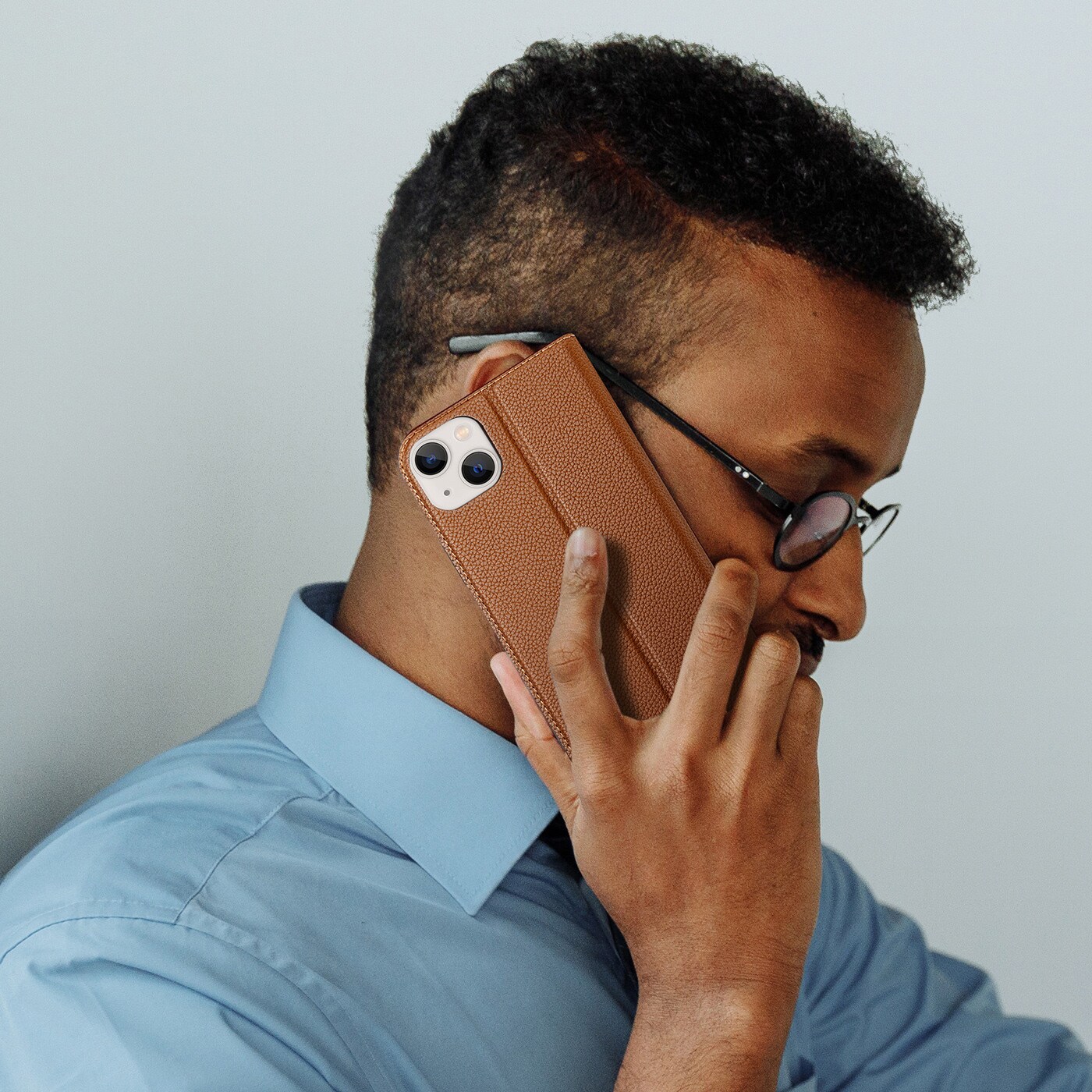 Dux Ducis Skin X2 tapauksessa iPhone 14 Plus tapauksessa magneettinen läppä ruskea